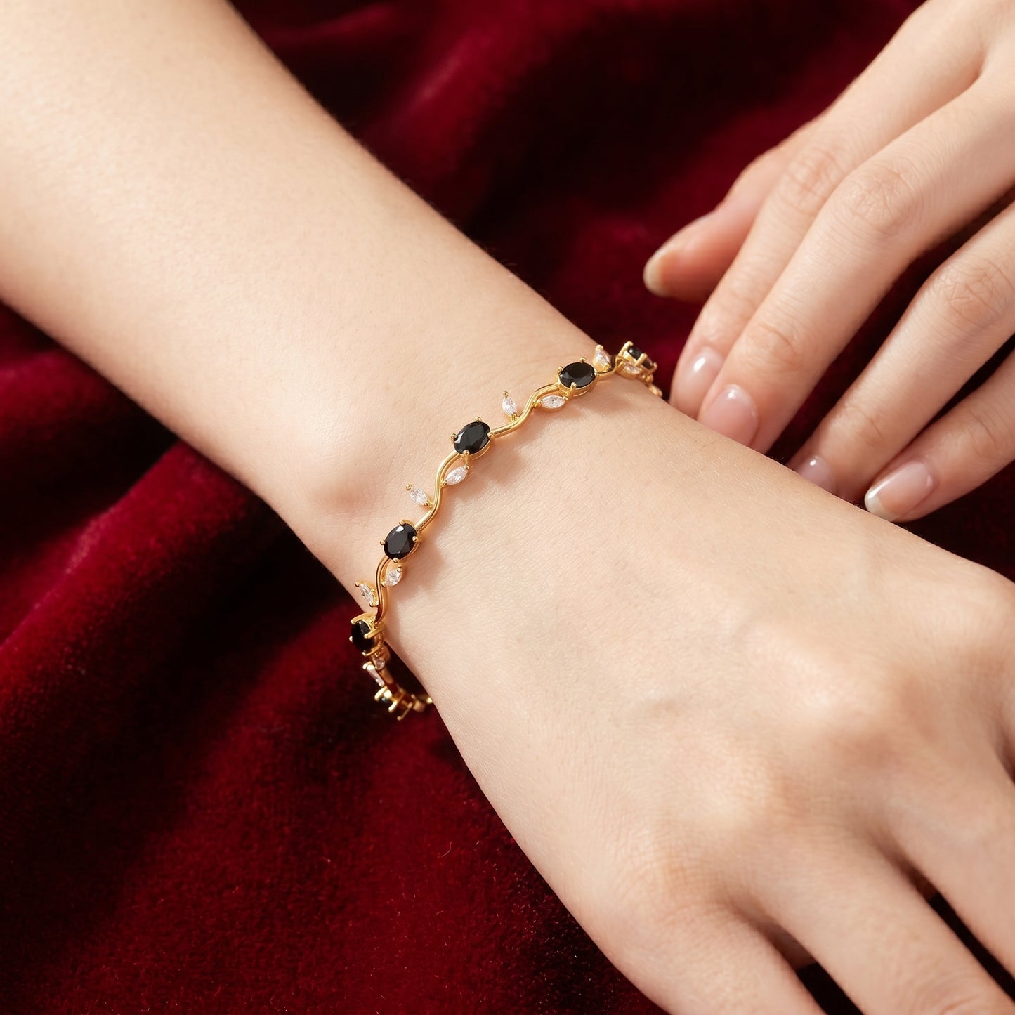Tulip Bracelet Black color